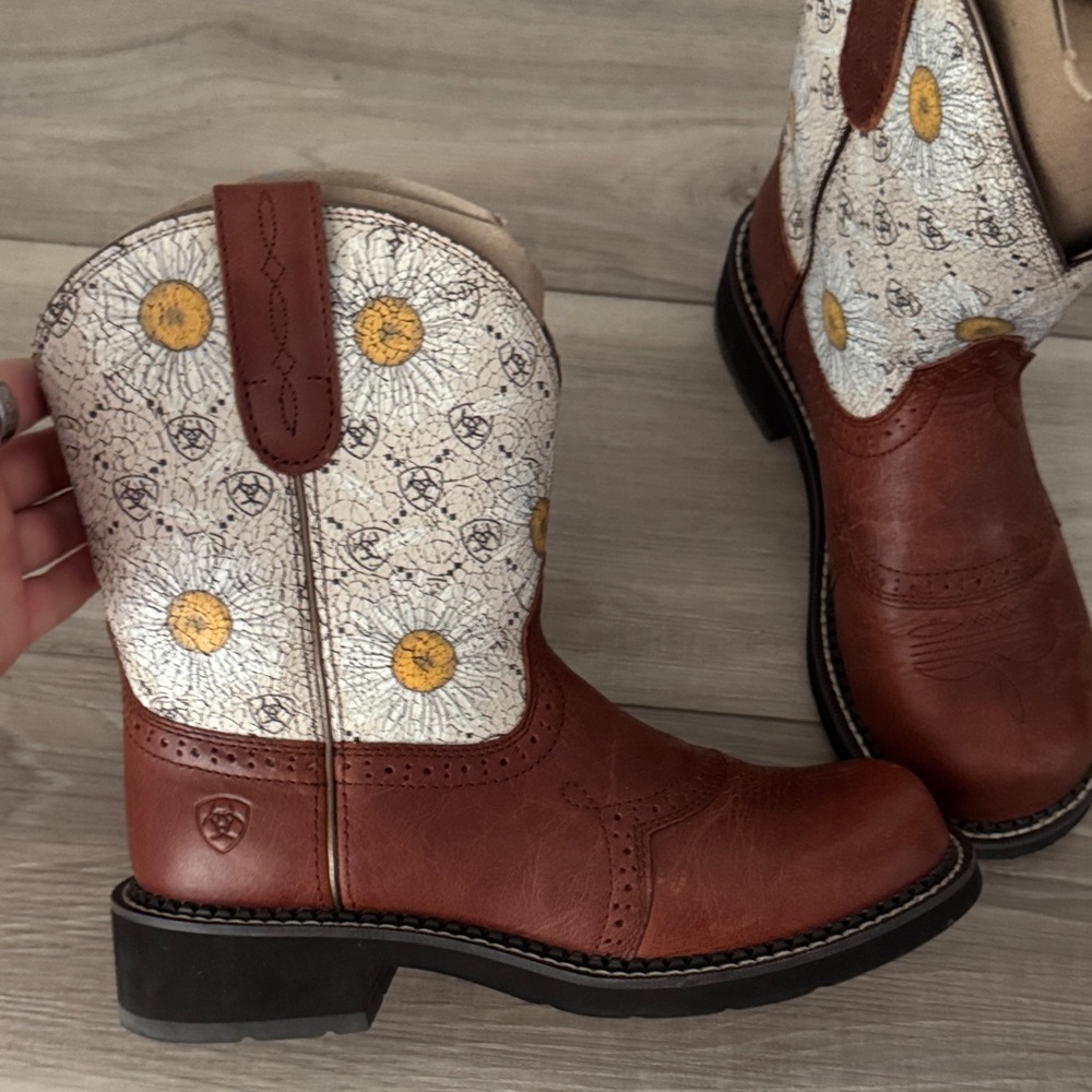 $ firm Ariat Fatbaby Boots